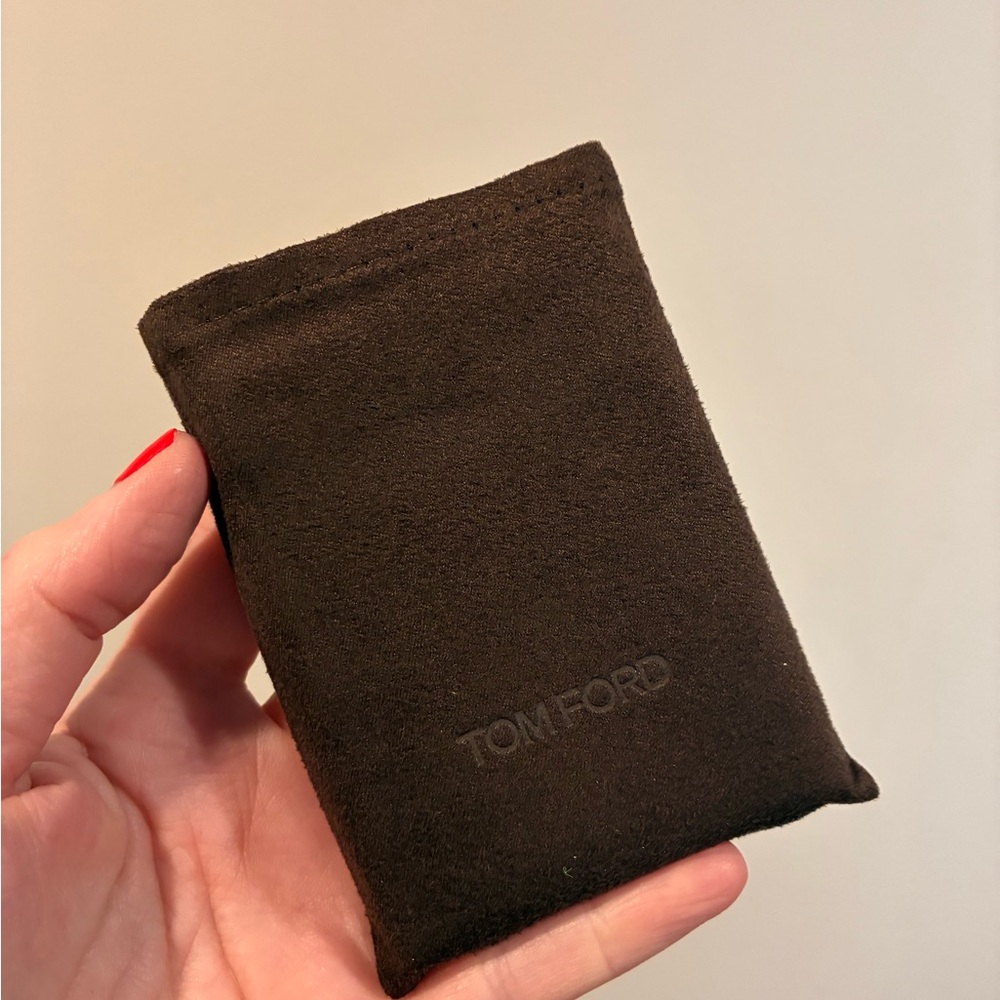 Tom Ford Honeymoon Eye Quad in Black and Gold - Picture 4 of 6